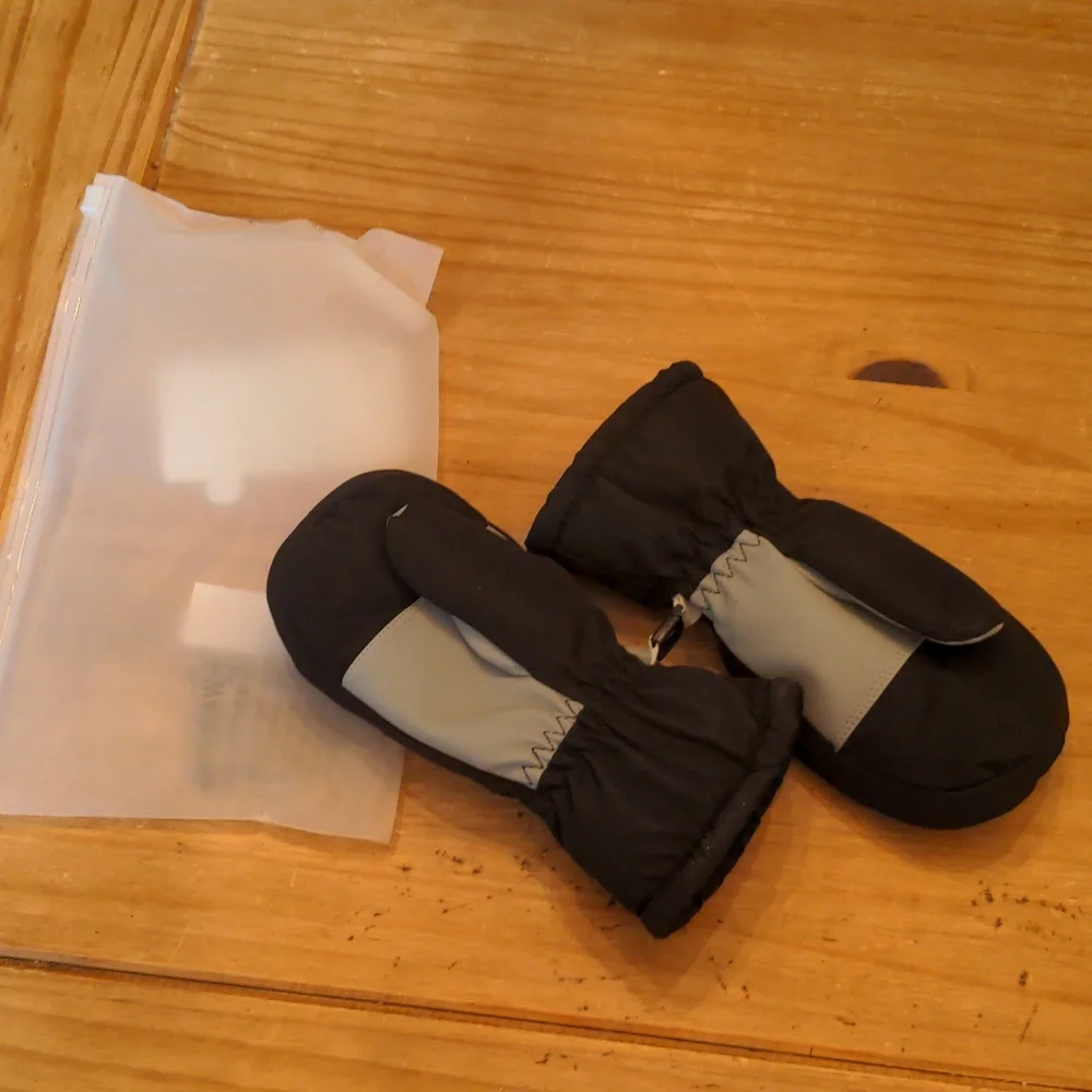 New in Bag Kratarc Kids Black and Gray Ski Mittens, Size XXS